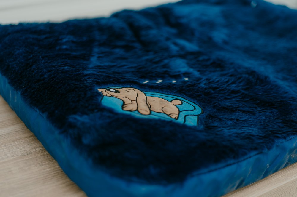 ZZZ Faux Fur Lounger - Navy 60 x 80 cm - Image 2