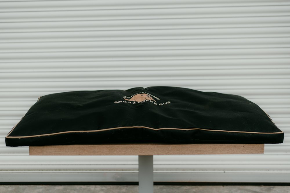 Snoozzzeee Dog - Original Lounger - Black 86 x 136cm