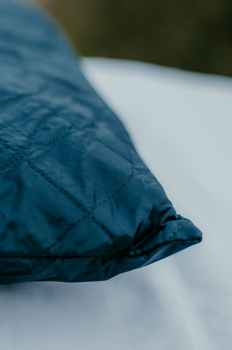Country Casual Cushion Bed - Navy 65 x 90cm - Image 3